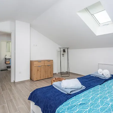 Holiday home 3 Bedroom In Vrbnik (Primorje-Gorski Kotar)
