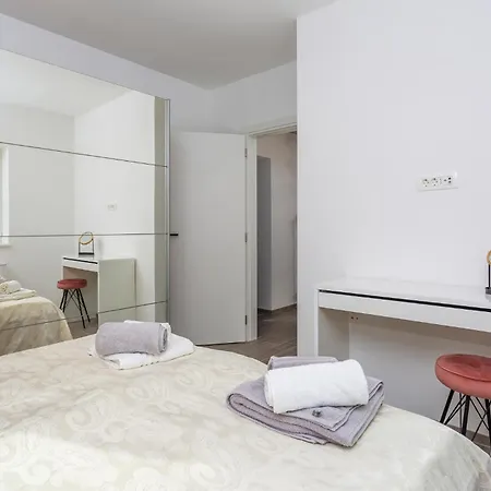 3 Bedroom In Vrbnik (Primorje-Gorski Kotar)