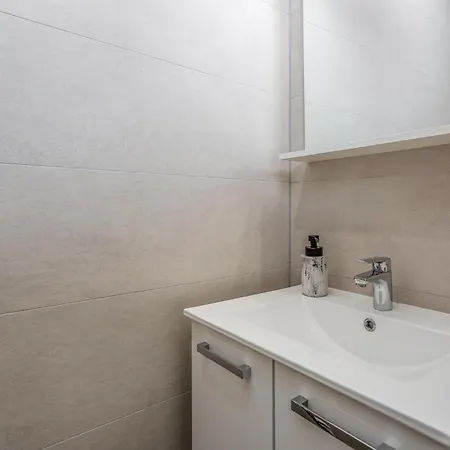 3 Bedroom In Vrbnik (Primorje-Gorski Kotar)